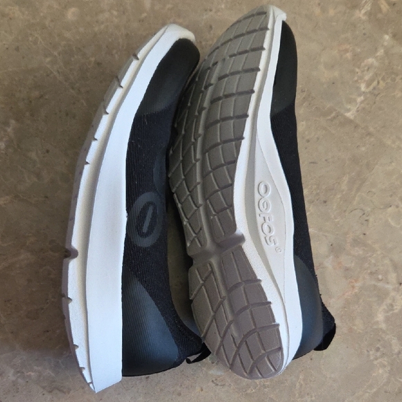 OOFOS - Picture 2 of 15